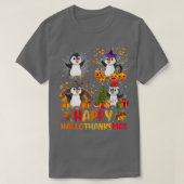 Halloween Thanksgiving Christmas Penguin Hallothan Tシャツ (デザイン正面)