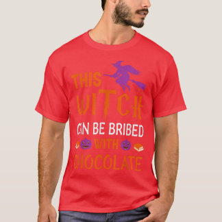 Halloween This Witch Can Be Bribed With Chocolate Tシャツ