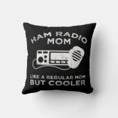 Ham Radio Mom – 普通の母親のように クッション (裏面)