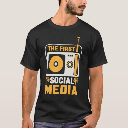 Ham Radio The First Amateur Social Media Radio Ope Tシャツ (正面)