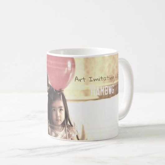 HAMbWG – コーヒーマグ – バロンと子犬の女の子 コーヒーマグカップ (正面右)