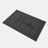 HAMbWG – 任意のカスタム色のドアマットと名前 ドアマット (アングル)
