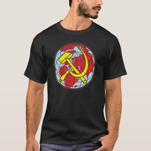 Hammer and Sickle - Communist World Tシャツ (正面)