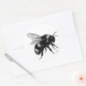 Hand‑Drawn Bee Illustration – Detailed Ink Art T‑S ラウンドシール (封筒)
