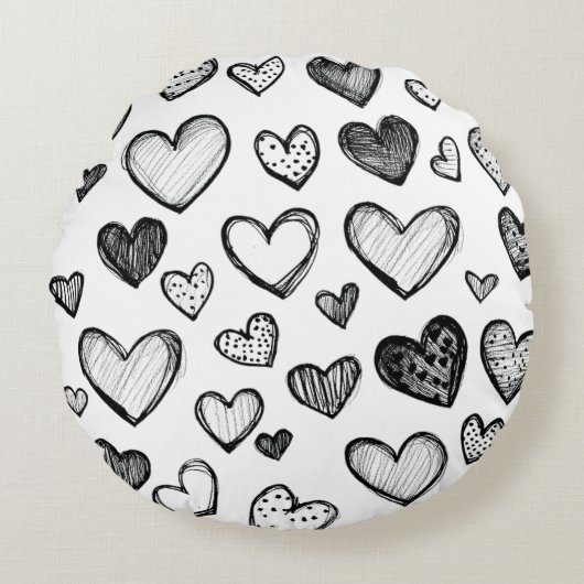 Hand Drawn Black and White Hearts Pattern  ラウンドクッション (正面)