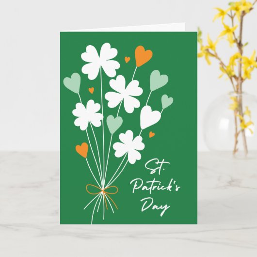 Hand-Drawn Bouquet of Shamrocks St. Patrick's Day カード (黄色い花)