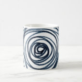 Hand-drawn circles spiral pattern with abstract do コーヒーマグカップ (中央)