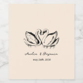 hand drawn Couple Swan Whimsical Wedding ワインラベル (シングルラベル)