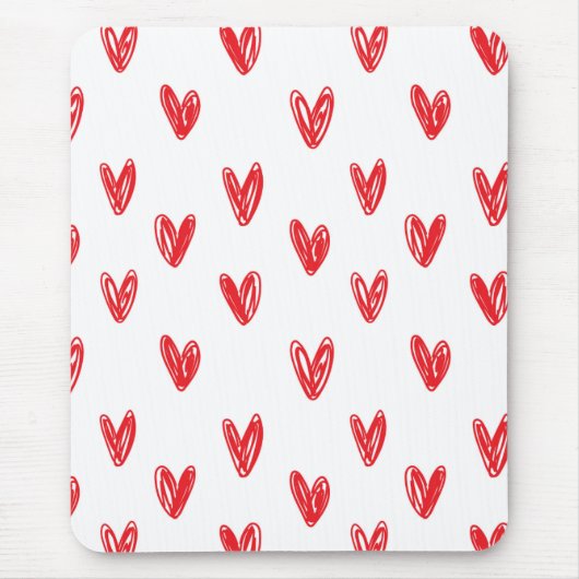Hand Drawn Red Hearts Pattern – Minimal Valentine マウスパッド (正面)