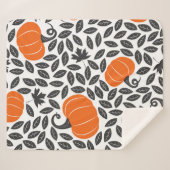 Hand drawn seamless pattern with pumpkins and leav シェルパブランケット (正面(横))