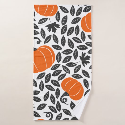 Hand drawn seamless pattern with pumpkins and leav バスタオル (バスタオル)