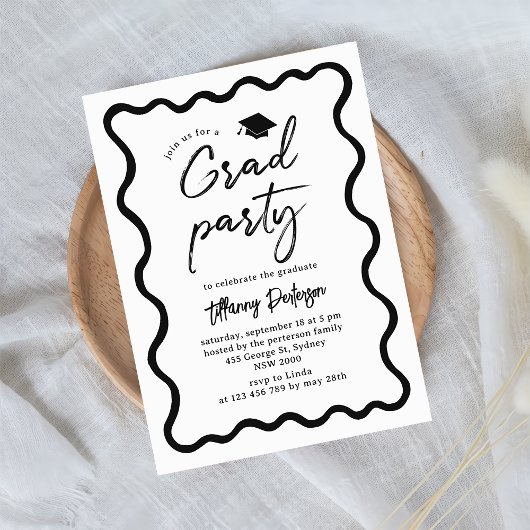 Hand Drawn White Graduation Party Invitation 招待状