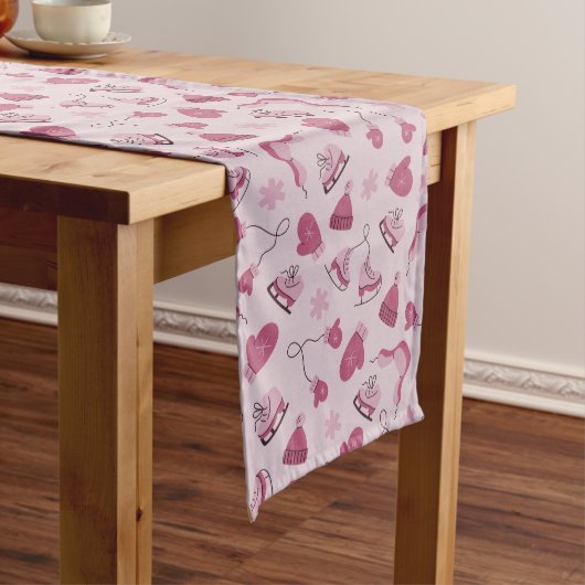 Hand Drawn Winter Pattern Pink Table Runner ミディアムテーブルランナー (インサイチュ)