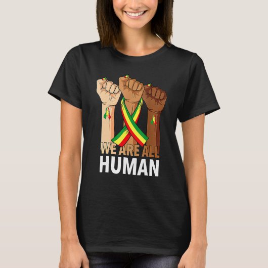 Hand Fist We Are All Human African Pride Black His Tシャツ (正面)