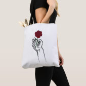 Hand Holding Rose Minimal Art – Elegant Floral Des トートバッグ (クローズアップ)