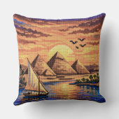 Handcrafted-Effect Giza Pyramids & Nile Sunset  クッション (裏面)