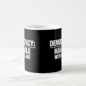Handle Democracy With Care コーヒーマグカップ (中央)