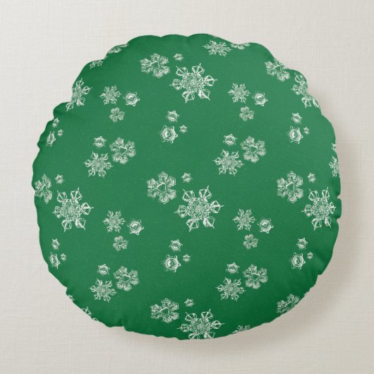 Handmade Snowflake Flurries - Bright Green & White ラウンドクッション (正面)