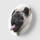 Handsom白いPugフォトアクセサリー、名前を追加 ラウンド壁時計 (傾斜)
