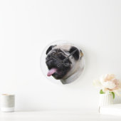 Handsom白いPugフォトアクセサリー、名前を追加 ラウンド壁時計 (ホーム)