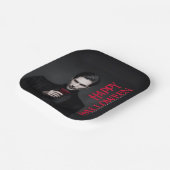 Handsome vampire drinking blood Happy Halloween ペーパープレート (傾斜あり)