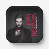 Handsome vampire drinking blood Happy Halloween ペーパープレート (正面)