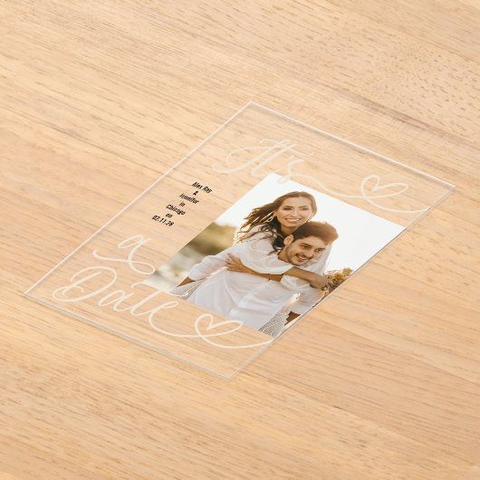 Handwritten Simple Heart It's A Date Photo Wedding アクリル招待状 (レイダウン)