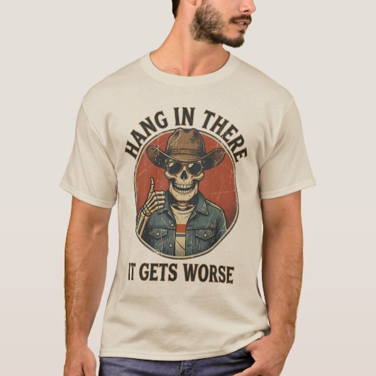  Hang In There It Gets Worse Funny Skeleton Cowboy Tシャツ (正面)
