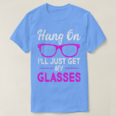 Hang On Ill Just Get My Glasses 1 Tシャツ (デザイン正面)