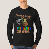 Hanging Out In Kindergarten 100 100th Days Of Scho Tシャツ (正面)