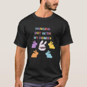 Hanging Out With My Homies Funny Easter Bunny Fun Tシャツ (正面)