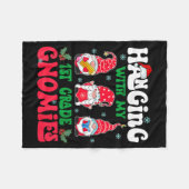 Hanging With My 1st Grade Gnome Christmas Funny Te フリースブランケット (正面(横))