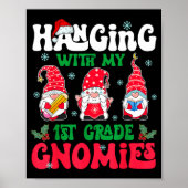 Hanging With My 1st Grade Gnome Christmas Funny Te ポスター (正面)