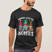 Hanging With My Gnomies  Christmas Light Gnome Pla Tシャツ (正面)