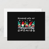 Hanging With My Gnomies Funny Christmas Gnome Xmas ポストカード (正面/裏面)