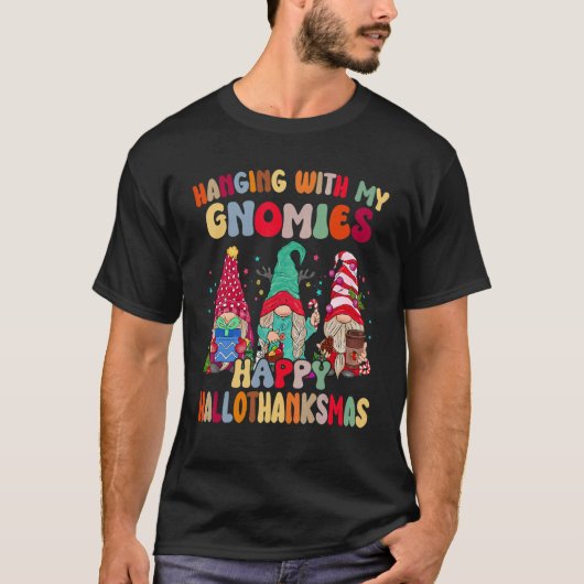 Hanging With My Gnomies Happy Hallothanksmas Gnome Tシャツ (正面)