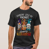 Hanging With My Gnomies Happy Hallothanksmas Gnome Tシャツ (正面)