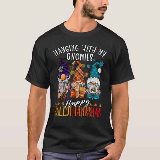 Hanging With My Gnomies Happy Hallothanksmas Gnome Tシャツ (正面)