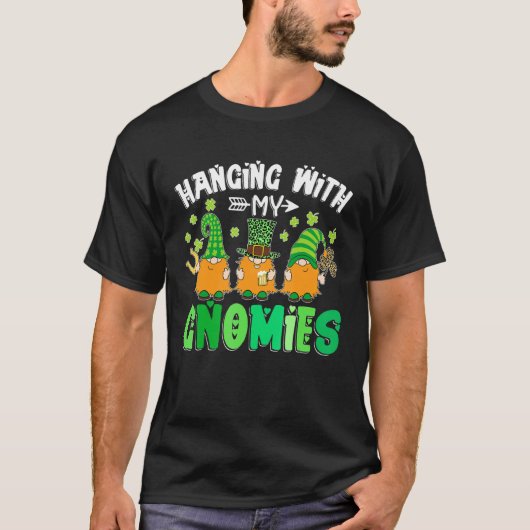 Hanging With My Gnomies Shamrock St Patrick's Day  Tシャツ (正面)