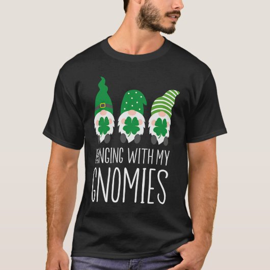Hanging with my Gnomies St Patrick's Day Tシャツ (正面)