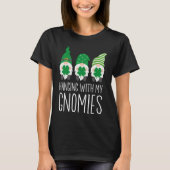 Hanging with my Gnomies St Patrick's Day Tシャツ (正面)