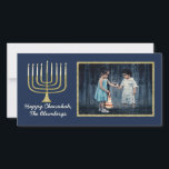 Hanukkahフォトカード「エレガント（ユダヤ教）メノラーブルー」 シーズンカード<br><div class="desc">ハッピーホリデー、ハヌカー/ハヌカー（ユダヤ教の祭り）フォトエレガントカード、「（ユダヤ教）メノラーブルー」光沢、白い封筒のフォトカード。写真や言葉の代わりに、「ハッピーハヌカー、ザカスタマイズブ」の言葉を使って好みのフォントのスタイルや色、サイズを選択しお気に入りのてカスタマイズ。再調整、サイズ変更および再編カスタマイズ集。感謝していストップショッピングだ！感謝する。ハッピーハヌカー！共有写真カードを作成して、愛する人とどこでも特別な瞬間を撮影する。寸法： 4"l x 8"w(ポートレート)美しい光沢仕上げ、フルカラー、フルブリード印刷で120ポンドのカード素材に印刷さ高品質れ、白い#10サイズの封筒を含むフォトカードの送料率（最大1 oz）は$ 0.49</div>