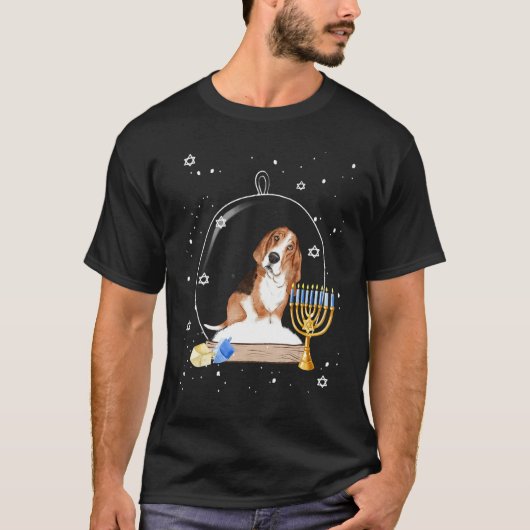 Hanukkah Basset Hound Dog Snow Globe Pajama Tシャツ (正面)