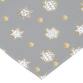 Hanukkah Dreidels and Stars ロングテーブルランナー (コーナー)