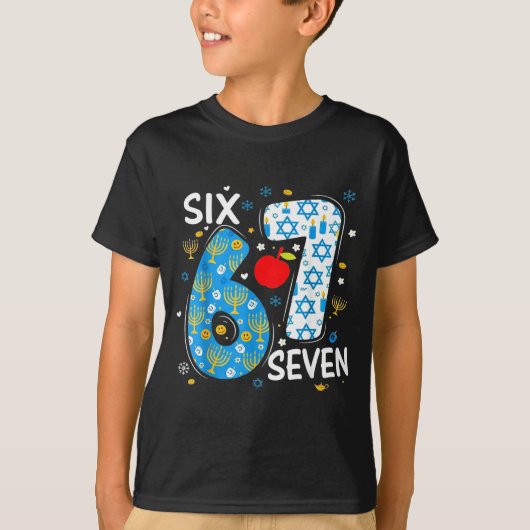 Hanukkah Menorah Dreidel 67 Festive Chanukah Six S Tシャツ (正面)