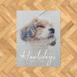 Happiest Howlidays | Dog Photo Christmas Minimal ジグソーパズル<br><div class="desc">Simple, stylish custom photo Happiest Howlidays jigsaw puzzle with modern minimalist handwritten script typography in white and a simple gradient over a full photo. The photo of your beloved pet and text can easily be personalized for a design as unique as your special furbaby! The image shown is for illustration...</div>