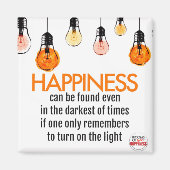 HAPPINESSは最も暗い時間の中でも見つけられる マグネット (正面)