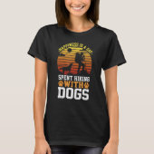 Happiness is a Day Spent Hiking with Dogs Tシャツ (正面)