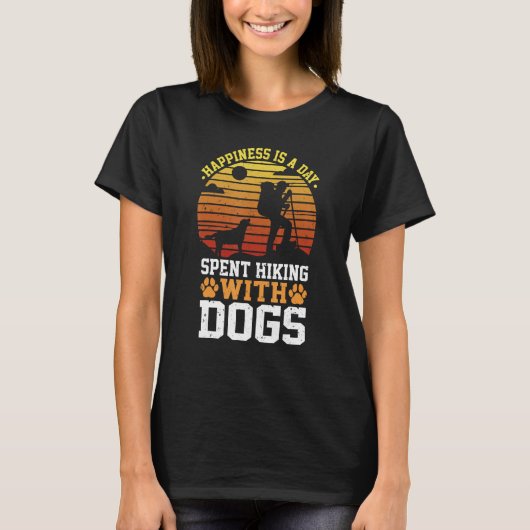 Happiness is a Day Spent Hiking with Dogs Tシャツ (正面)