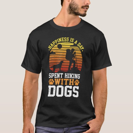 Happiness is a Day Spent Hiking with Dogs Tシャツ (正面)
